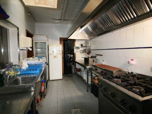 Commercial In Binissalem, Spain (173 M²)
