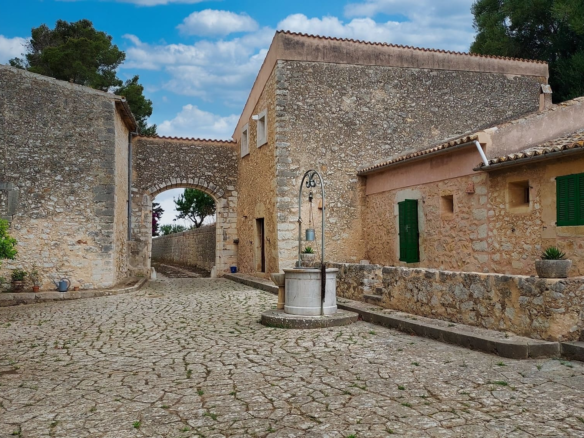 11-bedroom Finca In Binissalem, Spain (2.297 M²)