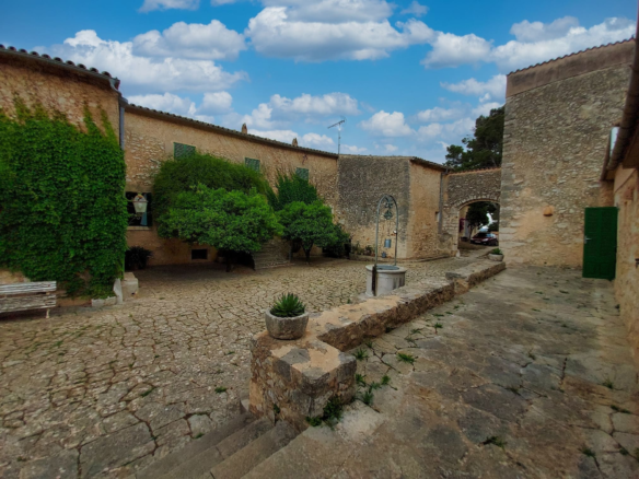11-bedroom Finca In Binissalem, Spain (2.297 M²)