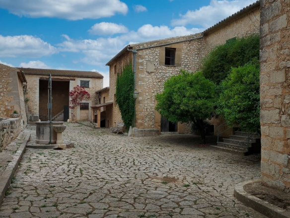 11-bedroom Finca In Binissalem, Spain (2.297 M²)