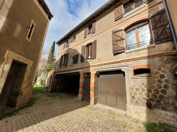 3-bedroom House In Pezenas, France (150 M²)