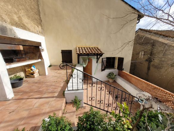 3-bedroom House In Pezenas, France (150 M²)