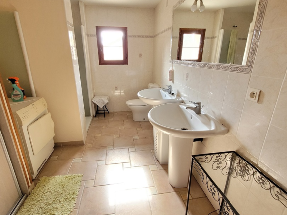 3-bedroom House In Pezenas, France (150 M²)