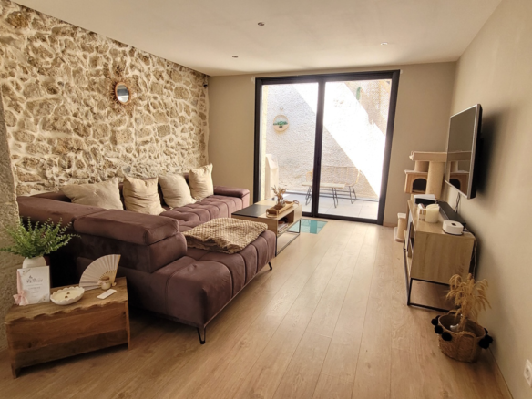 3-bedroom House In Laurens, France (115 M²)