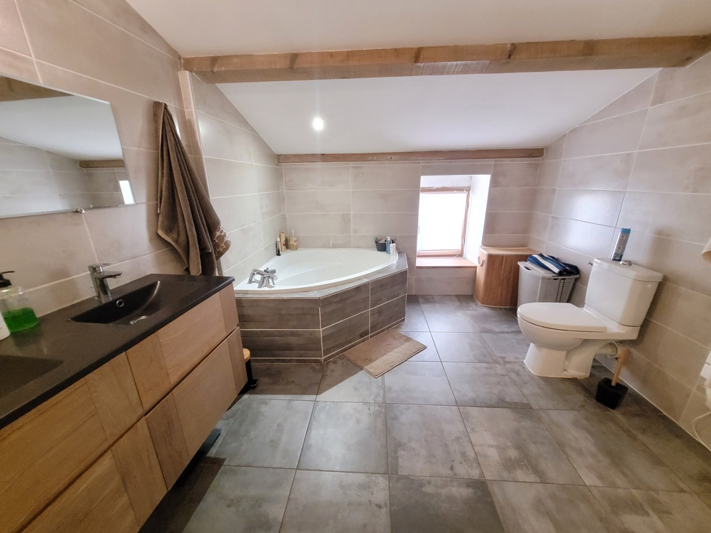 3-bedroom House In Laurens, France (115 M²)