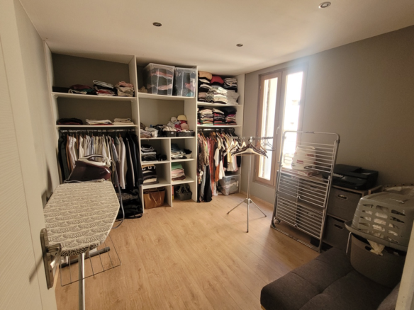 3-bedroom House In Laurens, France (115 M²)