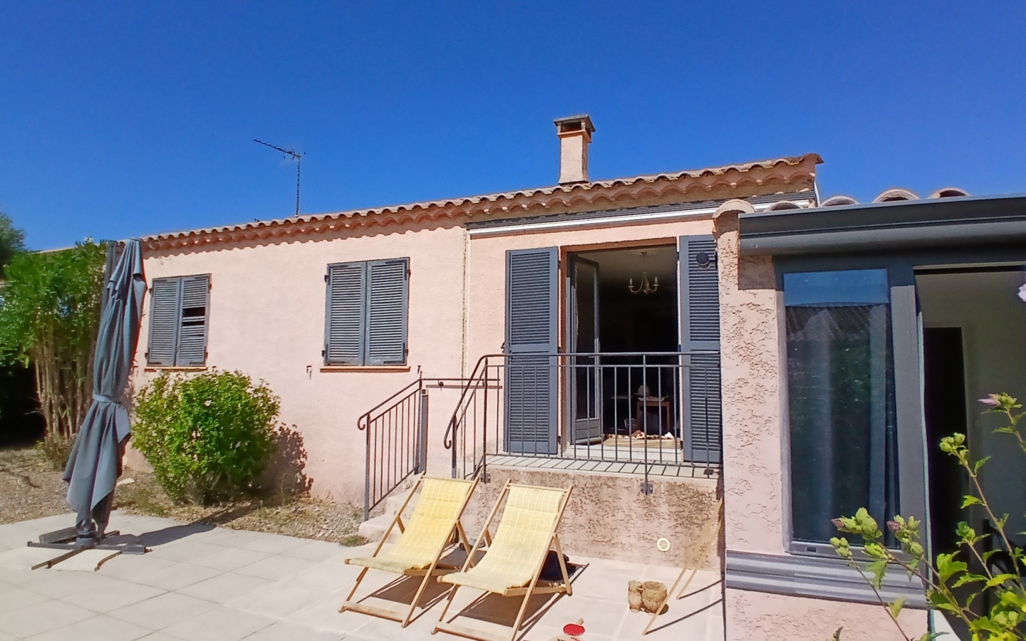 4-bedroom Detached House In Autignac, France (100 M²)