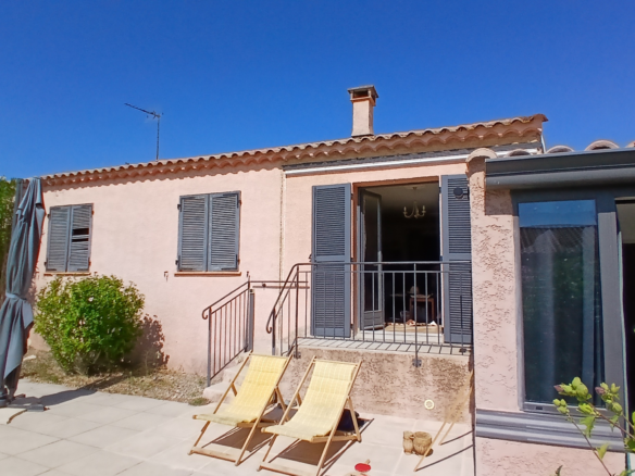 4-bedroom Detached House In Autignac, France (100 M²)