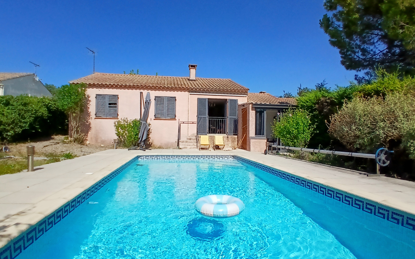 4-bedroom Detached House In Autignac, France (100 M²)