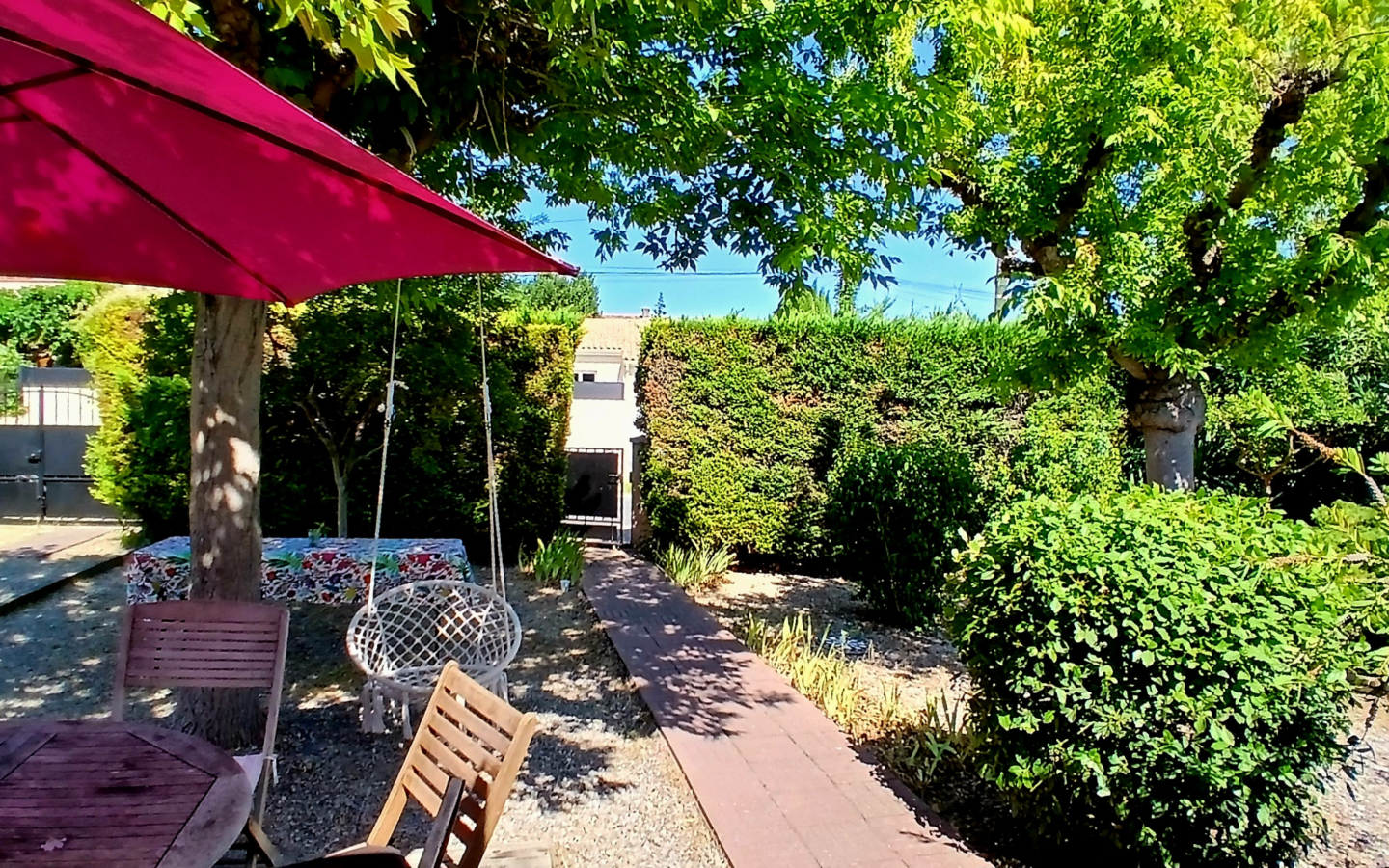 4-bedroom Detached House In Autignac, France (100 M²)