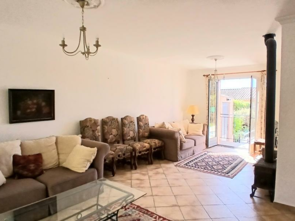 4-bedroom Detached House In Autignac, France (100 M²)