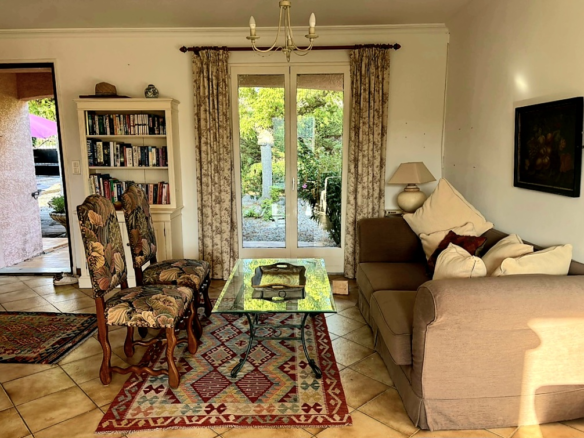 4-bedroom Detached House In Autignac, France (100 M²)