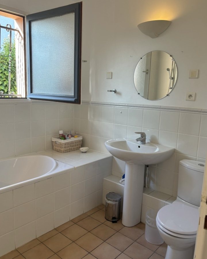 4-bedroom Detached House In Autignac, France (100 M²)