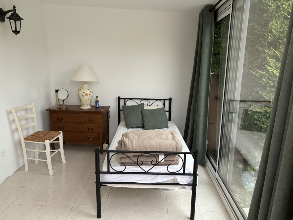 4-bedroom Detached House In Autignac, France (100 M²)