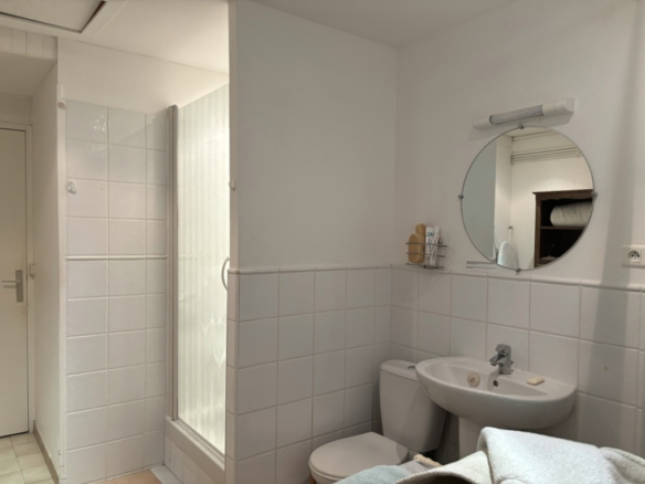 4-bedroom Detached House In Autignac, France (100 M²)