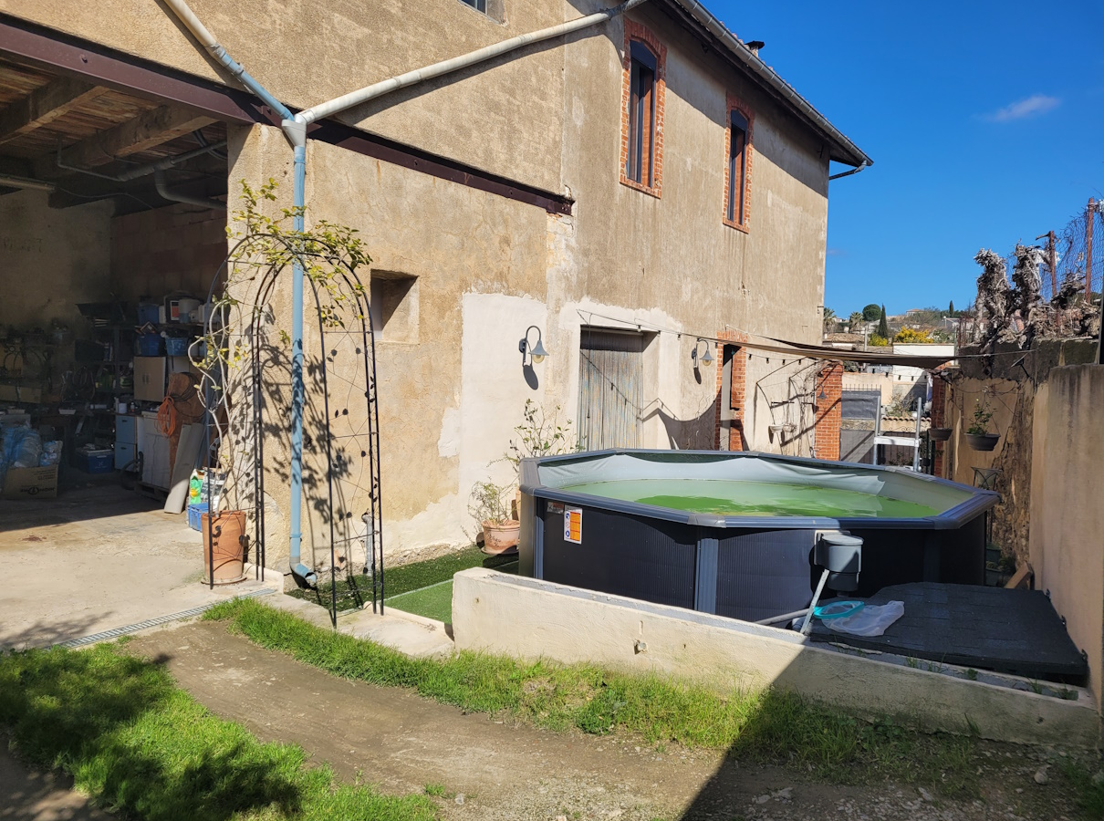 3-bedroom House In Autignac, France (155 M²)