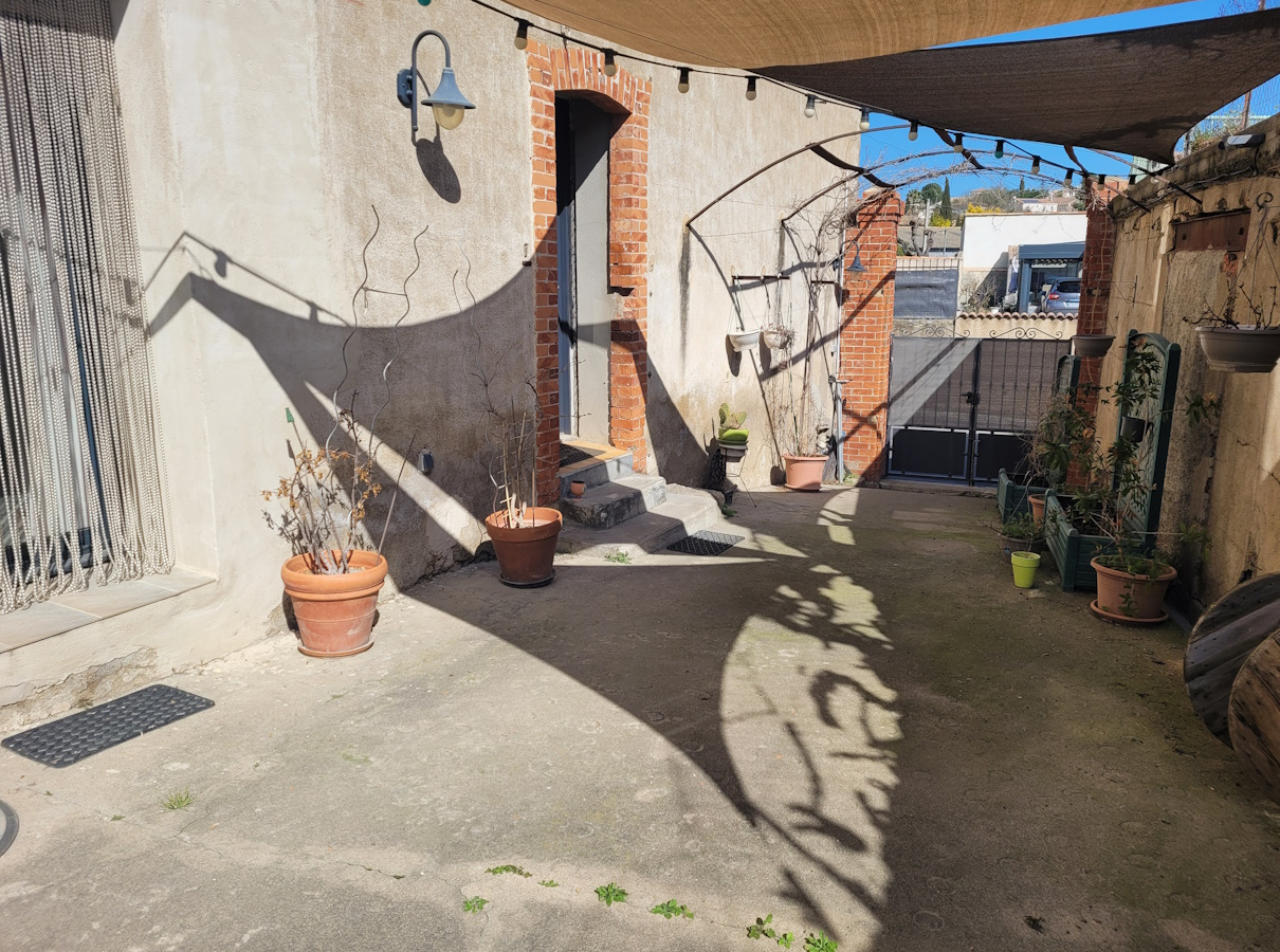 3-bedroom House In Autignac, France (155 M²)