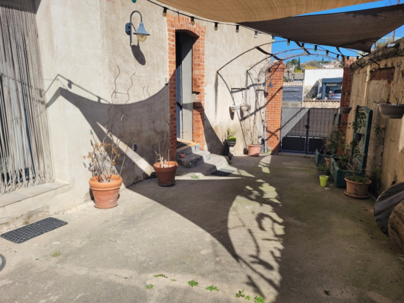 3-bedroom House In Autignac, France (155 M²)