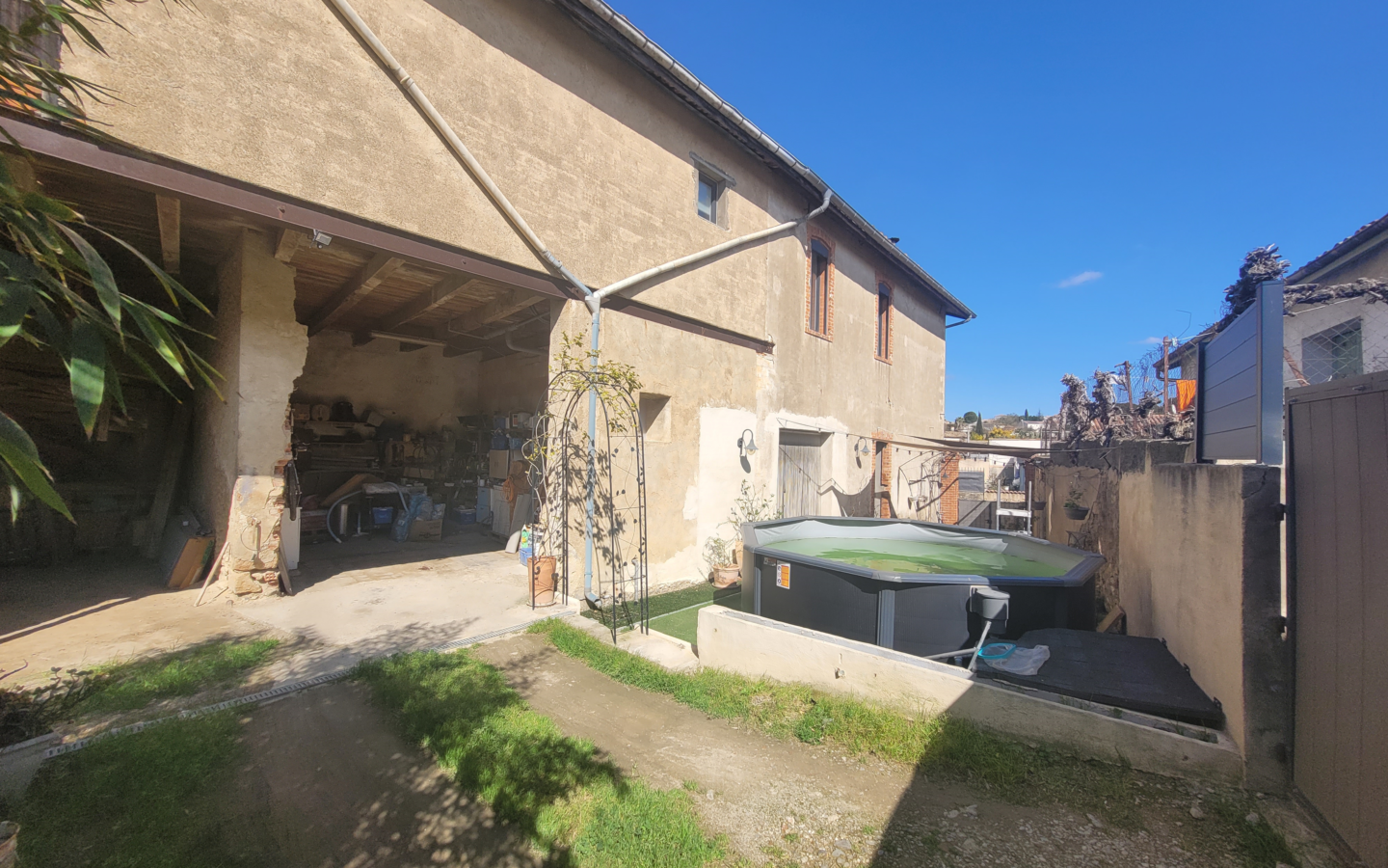 3-bedroom House In Autignac, France (155 M²)