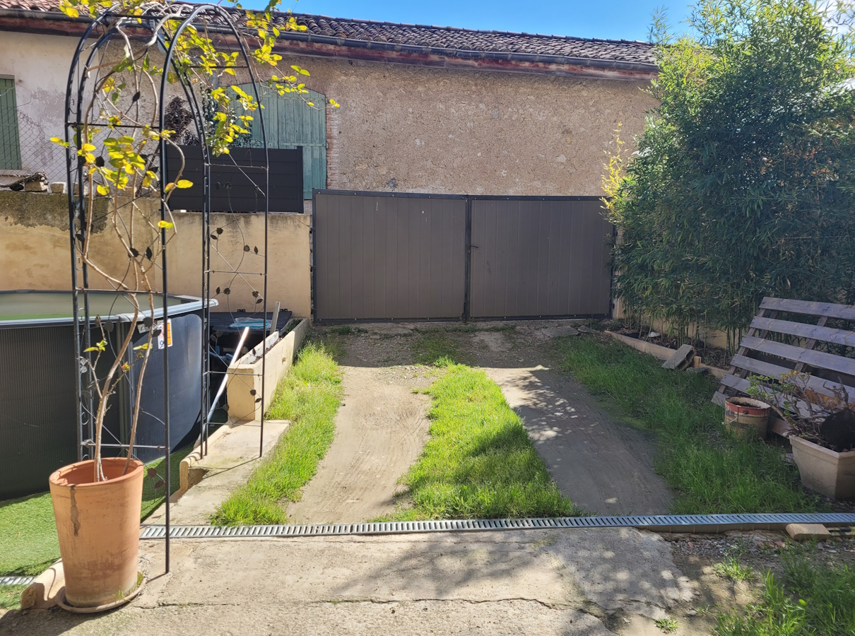 3-bedroom House In Autignac, France (155 M²)