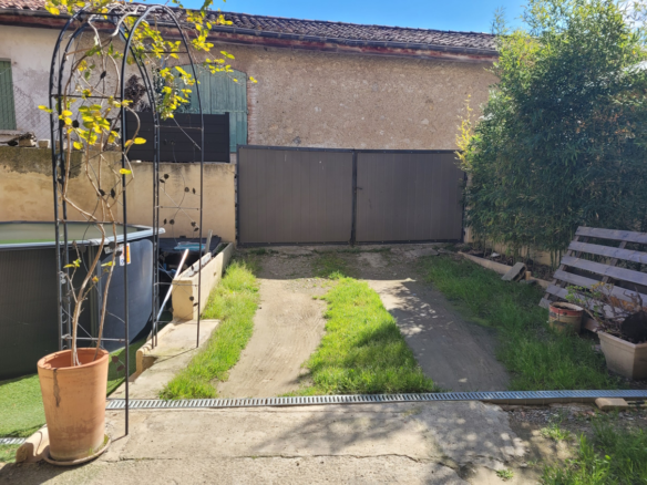 3-bedroom House In Autignac, France (155 M²)