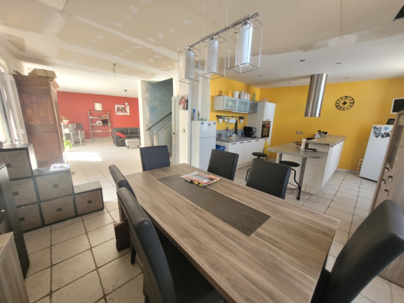 3-bedroom House In Autignac, France (155 M²)