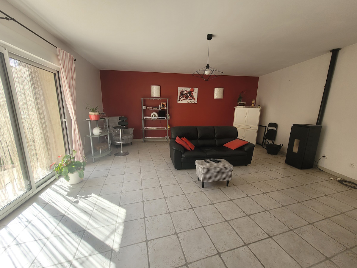 3-bedroom House In Autignac, France (155 M²)