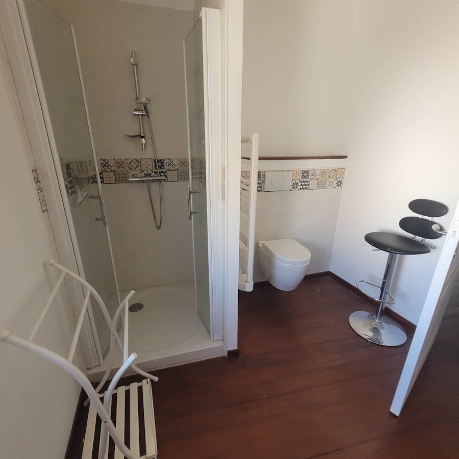 3-bedroom House In Autignac, France (155 M²)