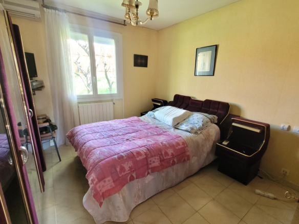 3-bedroom Detached House In Saint Genies De Fontedit, France (100 M²)