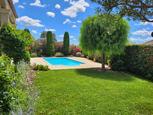4-bedroom Detached House In Saint Genies De Fontedit, France (155 M²)