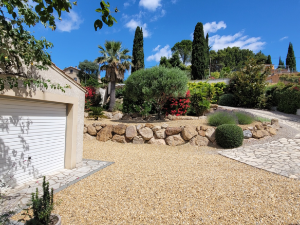 4-bedroom Detached House In Saint Genies De Fontedit, France (155 M²)
