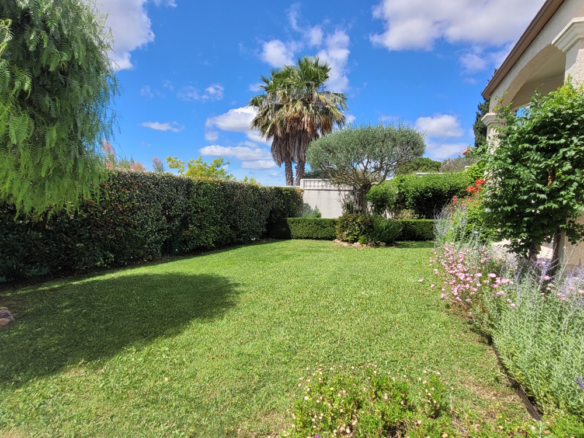 4-bedroom Detached House In Saint Genies De Fontedit, France (155 M²)