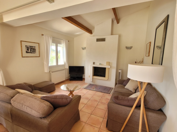 4-bedroom Detached House In Saint Genies De Fontedit, France (155 M²)