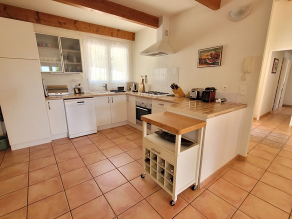 4-bedroom Detached House In Saint Genies De Fontedit, France (155 M²)
