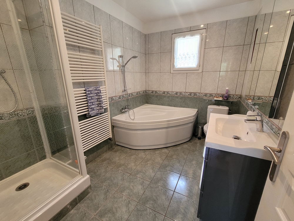 4-bedroom Detached House In Saint Genies De Fontedit, France (155 M²)