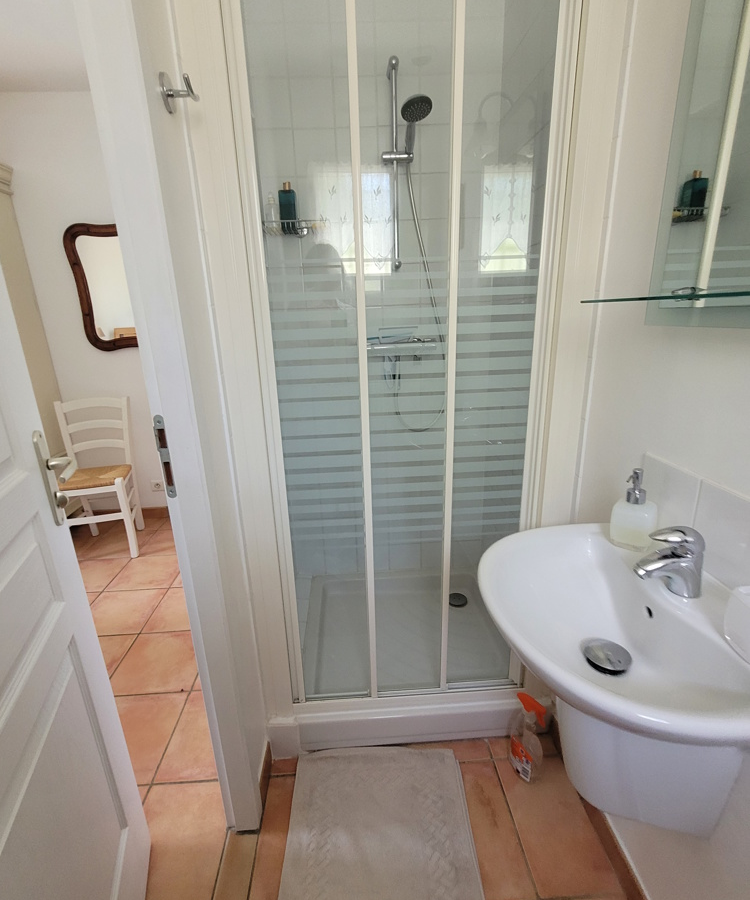 4-bedroom Detached House In Saint Genies De Fontedit, France (155 M²)