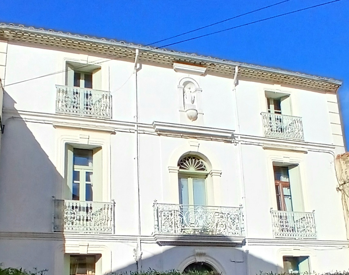 7-bedroom House In Saint Genies De Fontedit, France (345 M²)