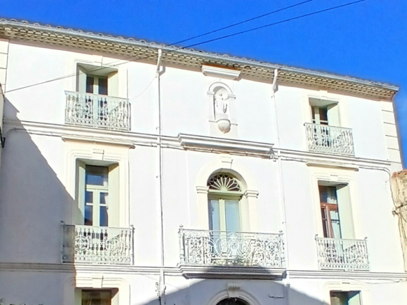 7-bedroom House In Saint Genies De Fontedit, France (345 M²)