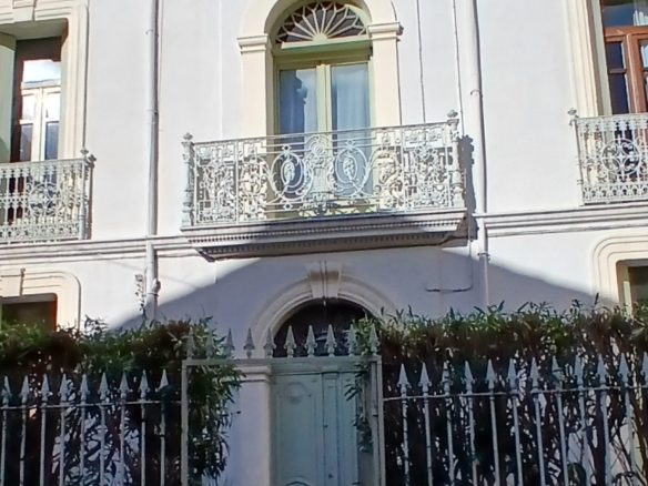 7-bedroom House In Saint Genies De Fontedit, France (345 M²)