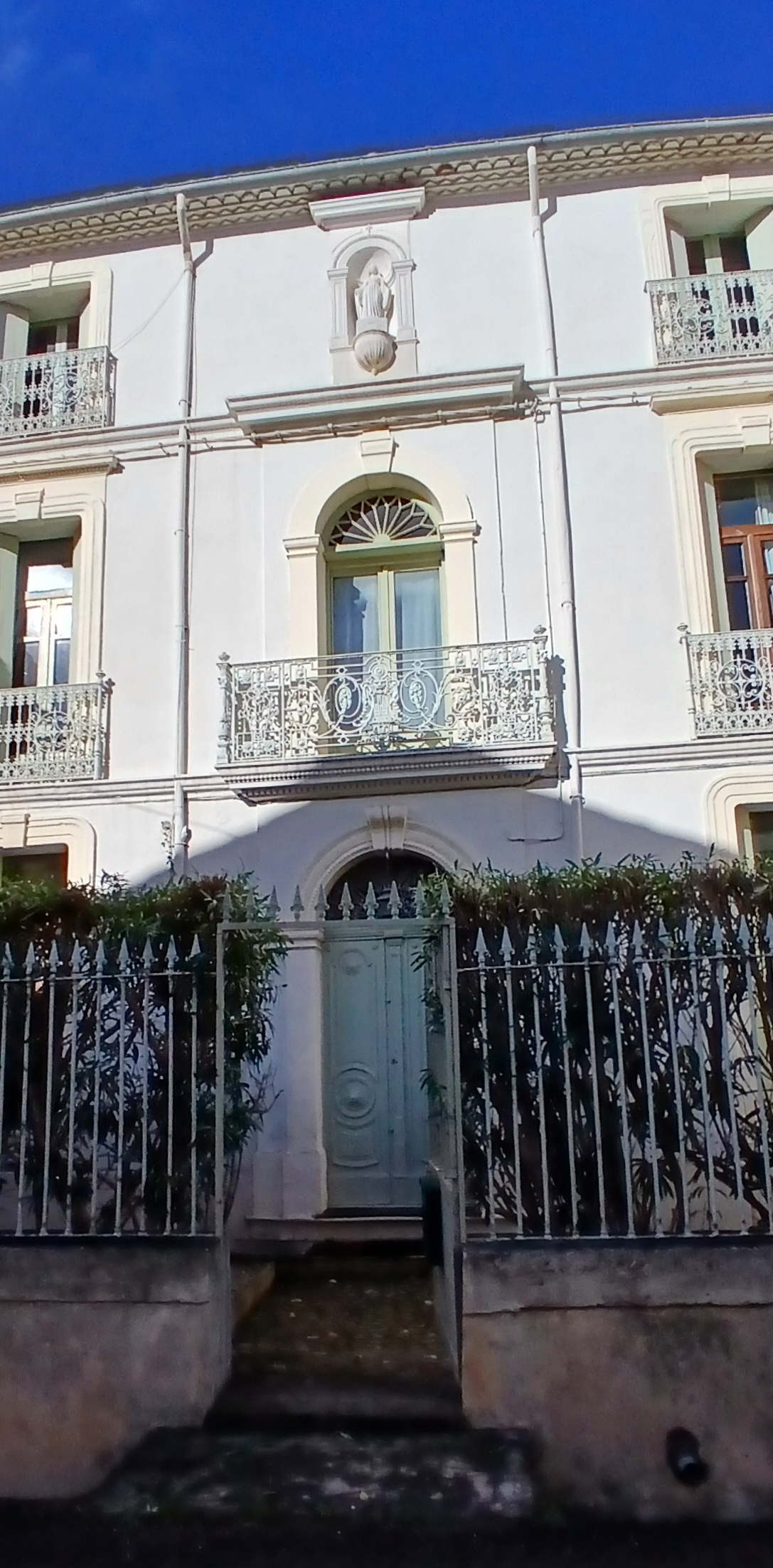 7-bedroom House In Saint Genies De Fontedit, France (345 M²)
