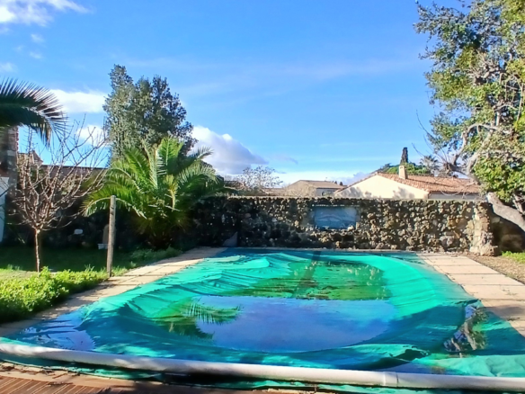 7-bedroom House In Saint Genies De Fontedit, France (345 M²)