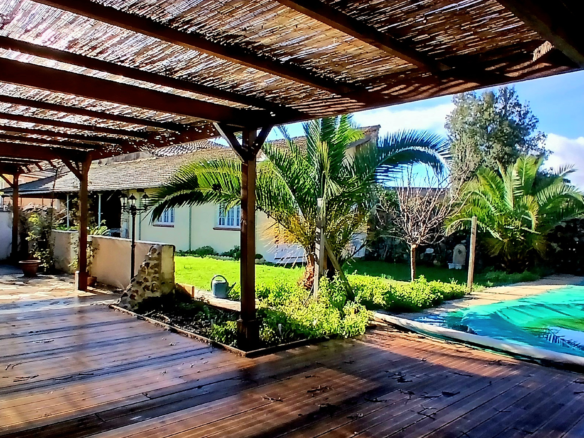 7-bedroom House In Saint Genies De Fontedit, France (345 M²)