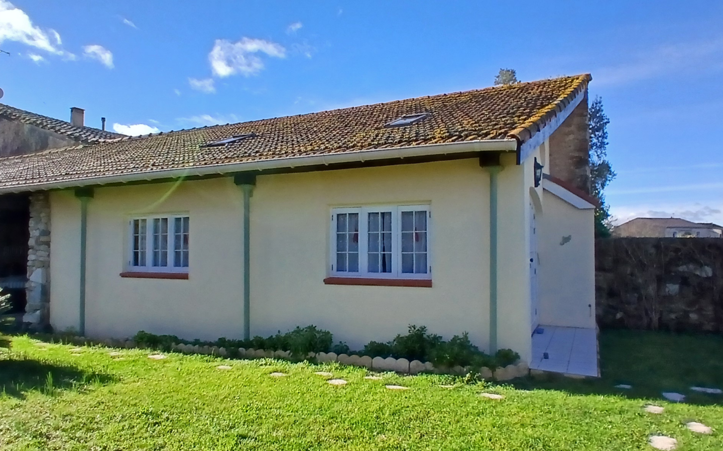 7-bedroom House In Saint Genies De Fontedit, France (345 M²)