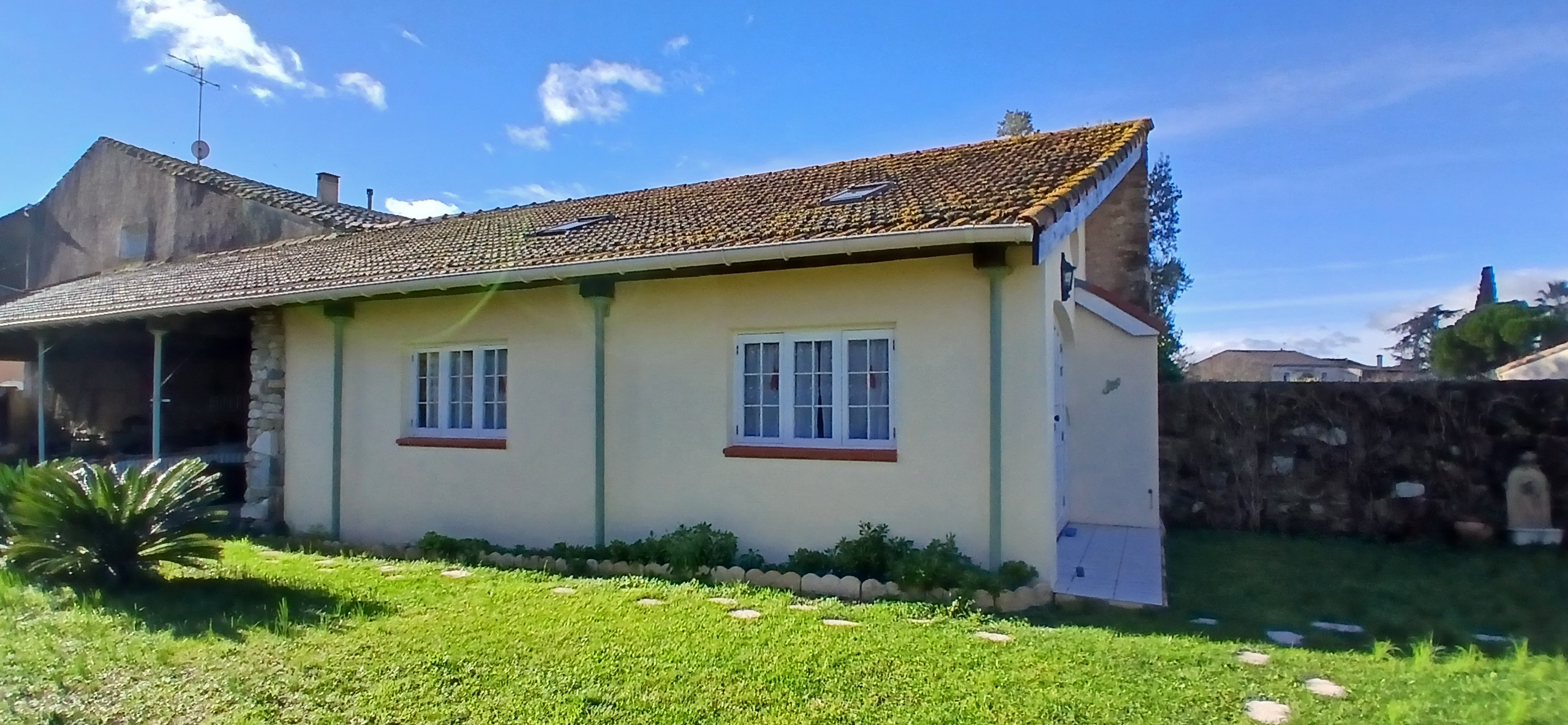 7-bedroom House In Saint Genies De Fontedit, France (345 M²)