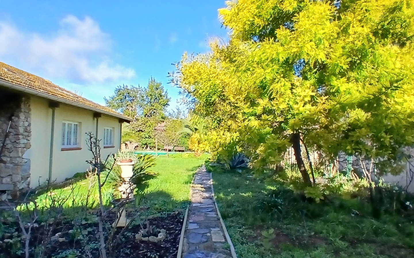 7-bedroom House In Saint Genies De Fontedit, France (345 M²)
