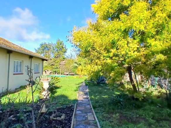 7-bedroom House In Saint Genies De Fontedit, France (345 M²)