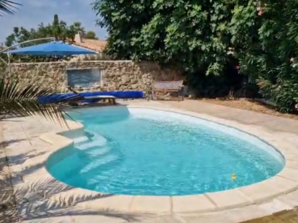 7-bedroom House In Saint Genies De Fontedit, France (345 M²)