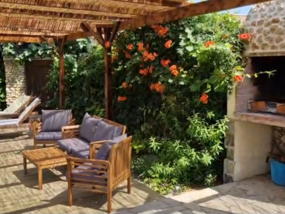 7-bedroom House In Saint Genies De Fontedit, France (345 M²)
