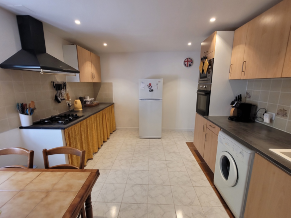 3-bedroom House In Cessenon Sur Orb, France (95 M²)