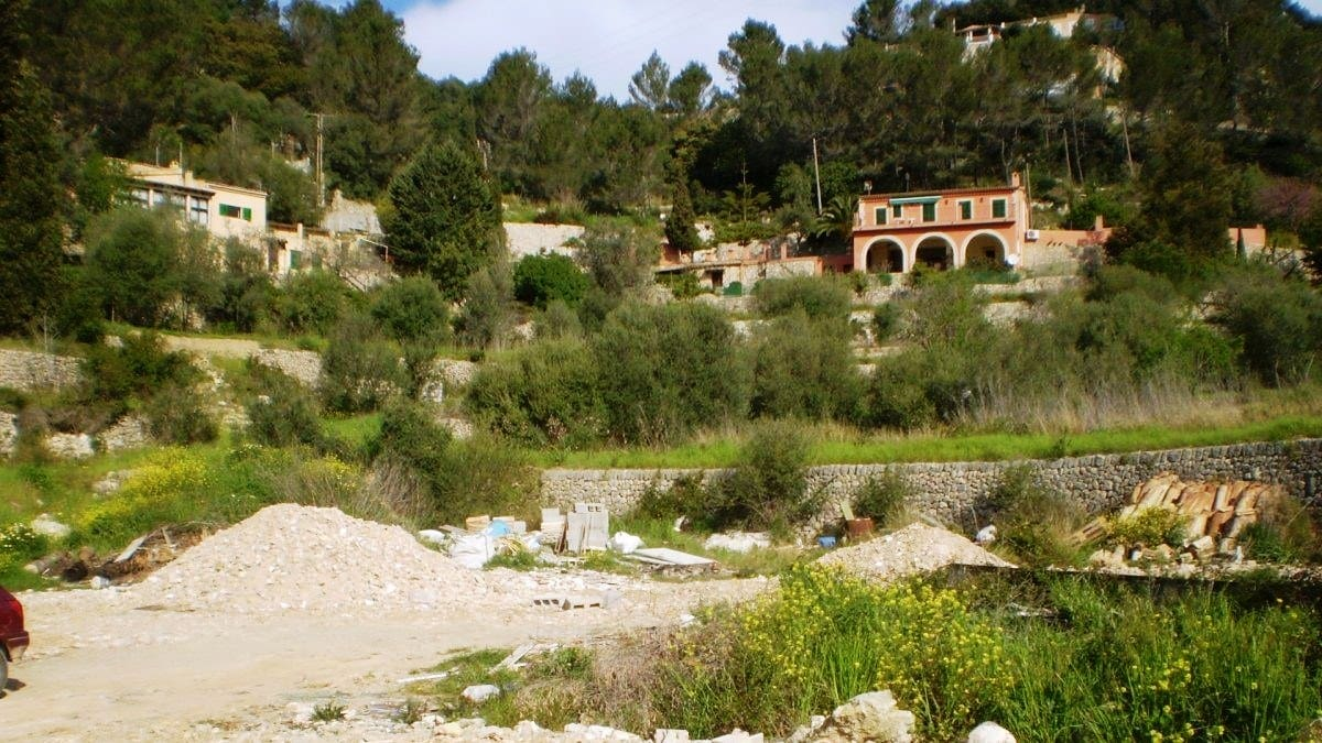Land In Puigpunyent, Spain (2.251 M² Plot)